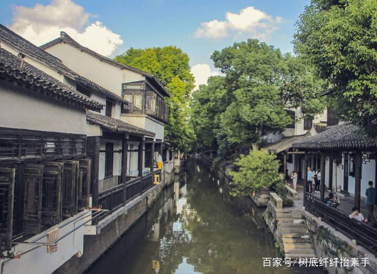 见证历史！他收藏火柴盒贴画四十余年 细心收藏十二万枚“火花”